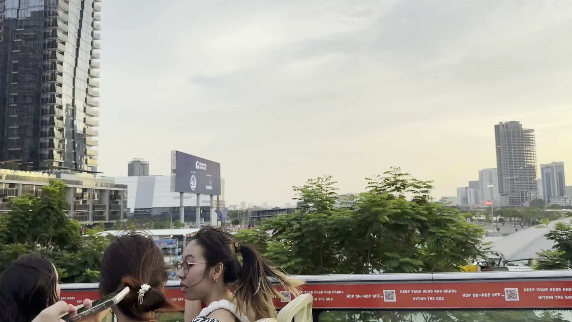 OCB - Ngân hàng Phương Đông（OCB - 東方商業銀行）。CIMB BANK（CIMB銀行）