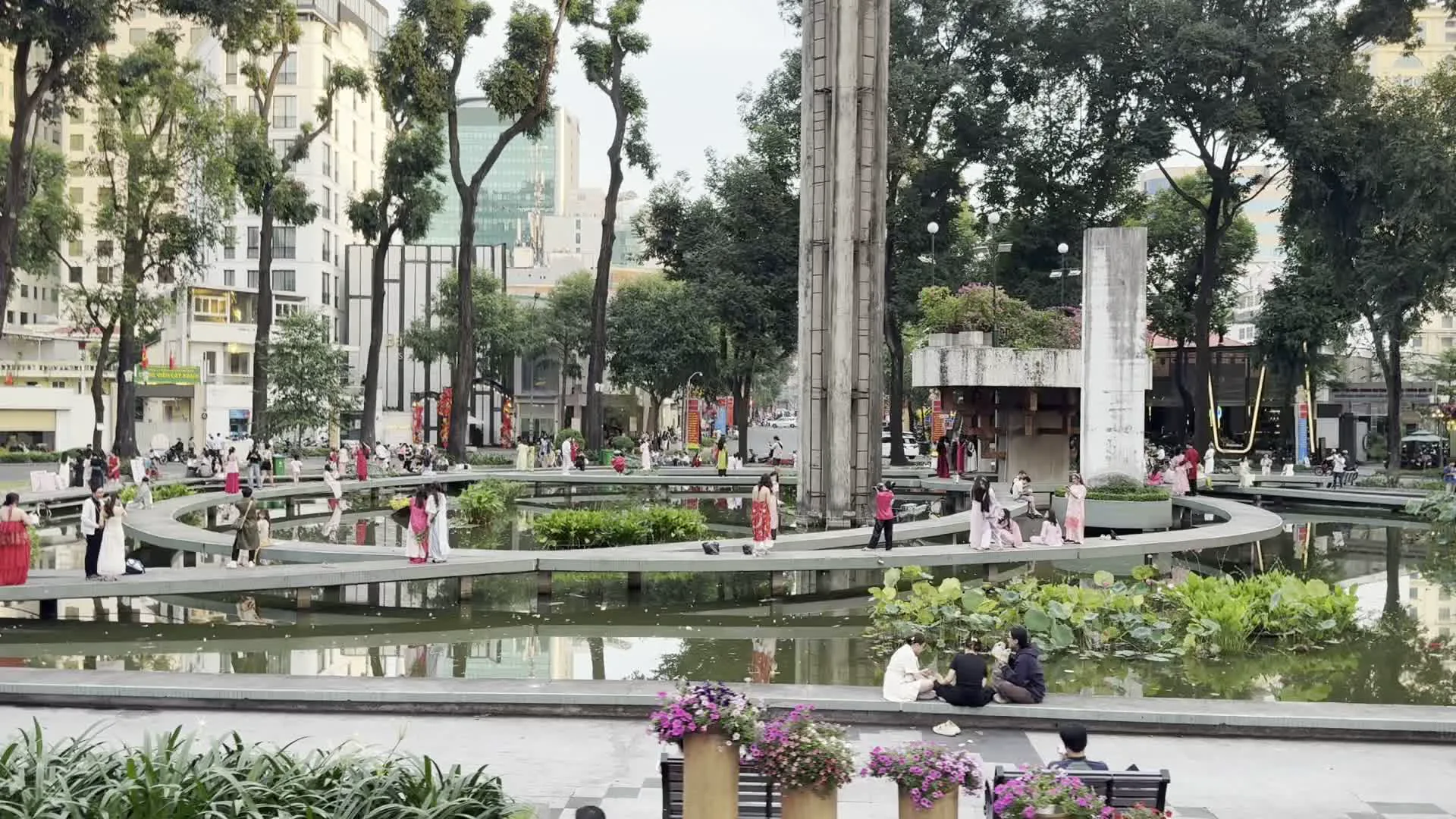 Công trường Quốc tế (Hồ Con Rùa)（国際広場（通称：亀の湖）