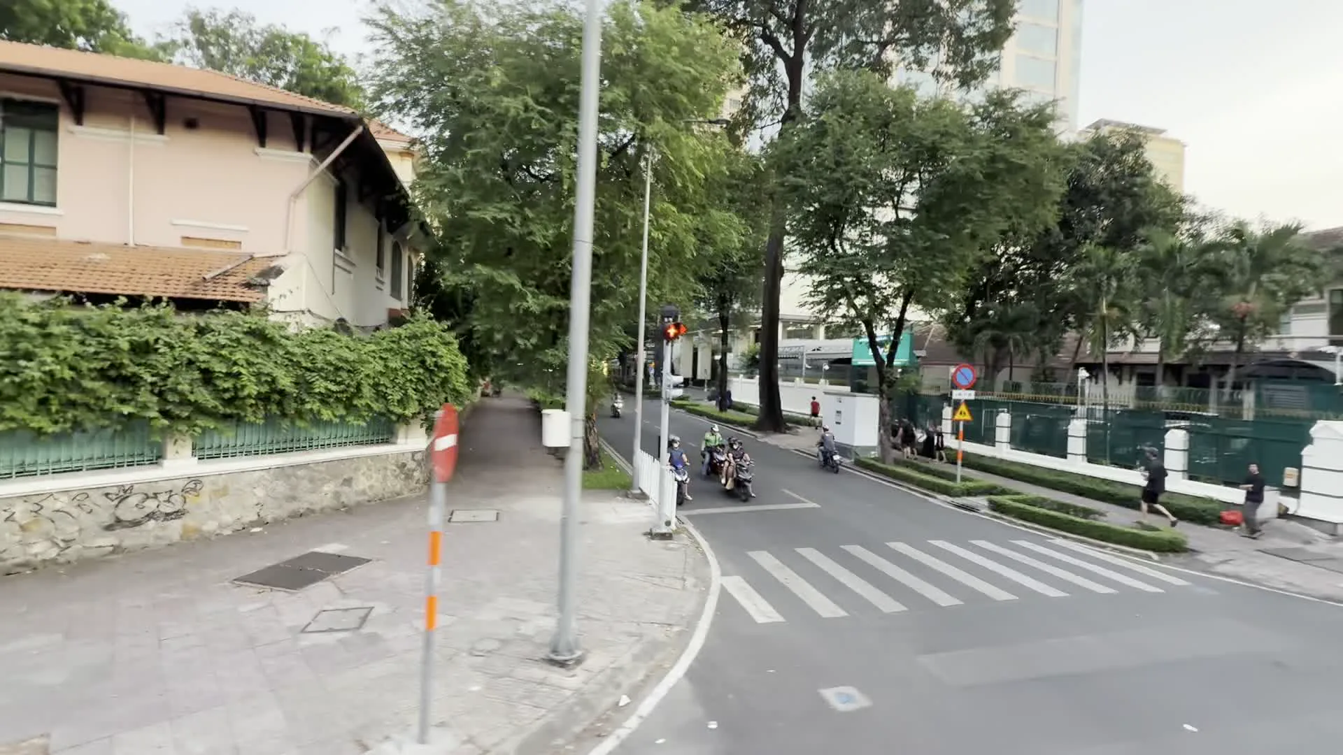 Đường Lê Duẩn（レ・ズアン通り）。Quận 1（1区）。Tổng Lãnh sự quán Pháp tại Thành phố Hồ Chí Minh（在ホーチミンフランス総領事館）