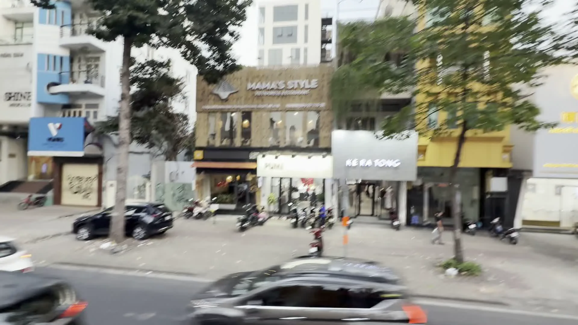 Trung tâm Văn hóa Thành phố Hồ Chí Minh（ホーチミン市文化センター）。121 Nguyễn Thị Minh Khai, P. Bến Thành, Q.1（ホーチミン市1区ベンタイン坊グエンティミンカイ通り121番地）。BAC A BANK（バックアー銀行）。MAMA'S STYLE（ママズスタイル）。CATFE（キャットフェ）。GTA CÔNG TY TNHH THOẠI ANH（GTA THOAI ANH有限会社）