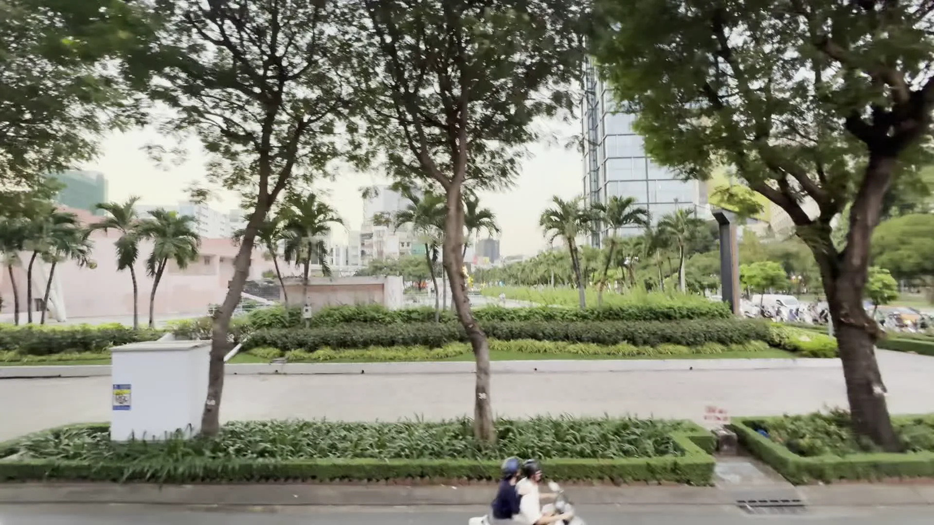 Công viên 30/4 (4月30日公園)。Deutsches Haus Ho Chi Minh City (ドイツハウス ホーチミンシティ)。Dinh Độc Lập (統一会堂)