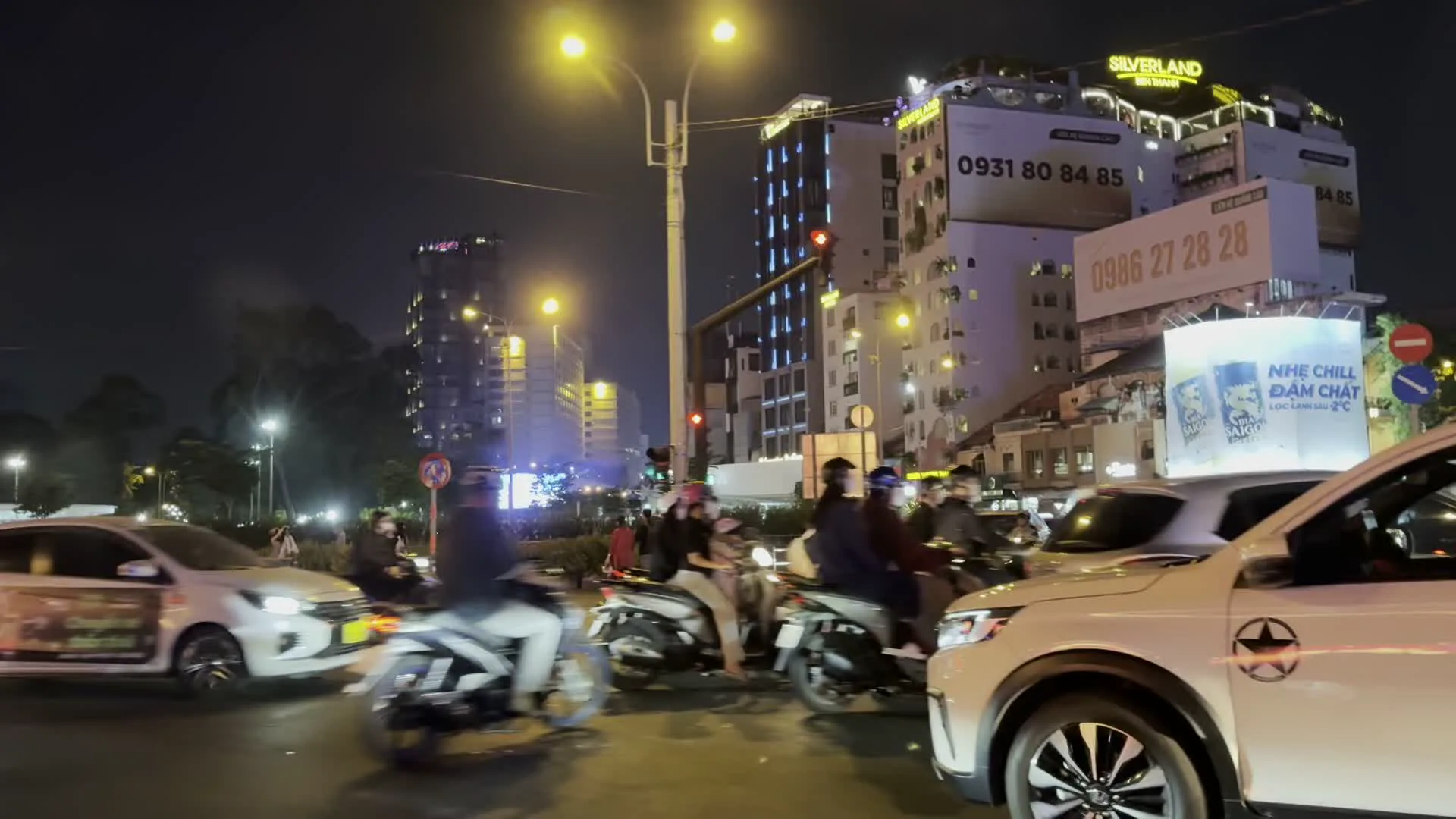 SILVERLAND JOLIE Hotel & Spa（シルバーランド ジョリー ホテル＆スパ）。LIÊN HỆ QUẢNG CÁO（広告のお問い合わせ）