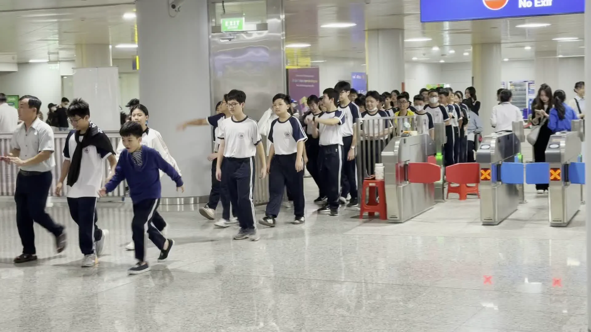 Ga Bến Thành（ベンタイン駅。ホーチミンメトロ1号線の中心駅）