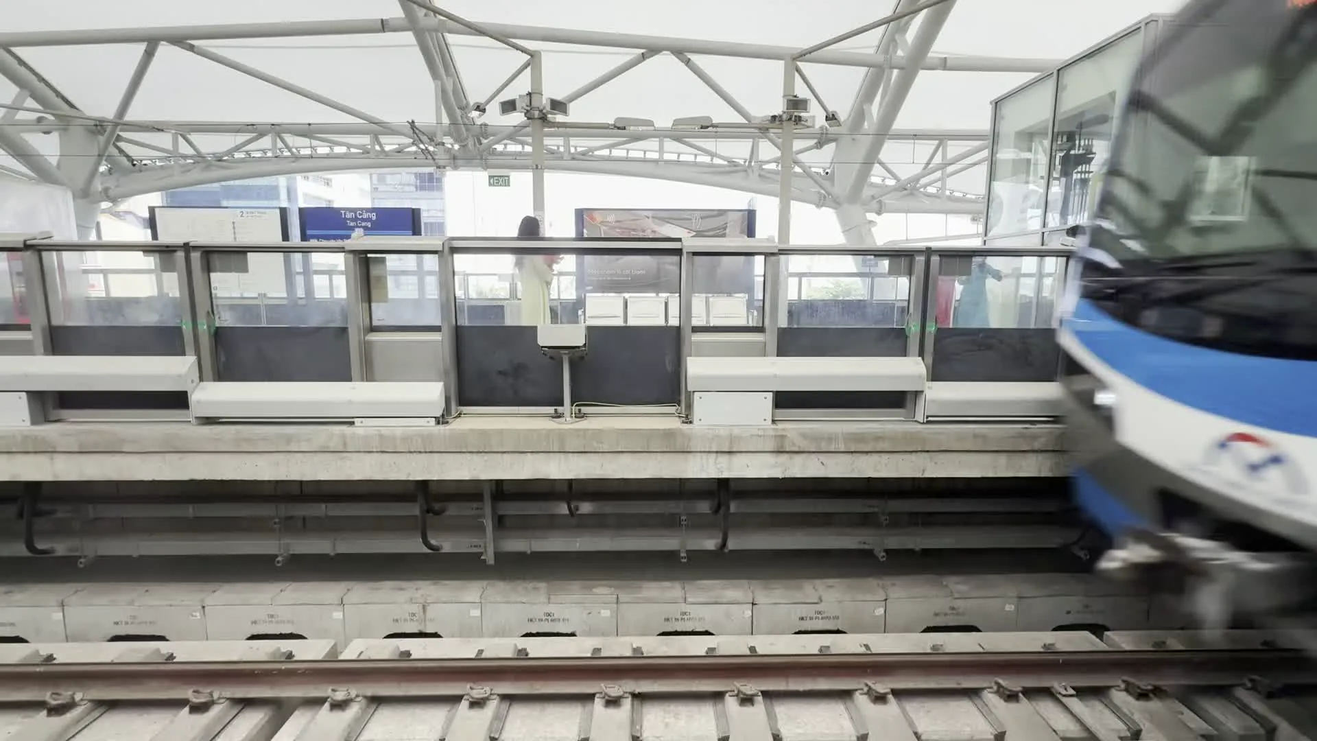 Ga Tân Cảng（タンカン駅、ホーチミンメトロ1号線の高架駅）