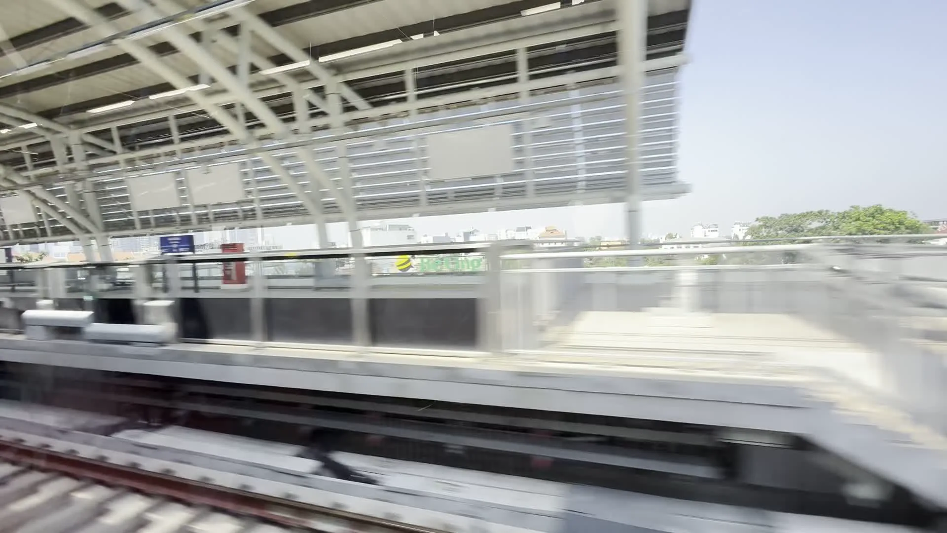 Tuyến Metro số 1 (Bến Thành - Suối Tiên) (ホーチミンメトロ1号線 (ベンタイン-スオイティエン線))。Landmark 81 (ランドマーク81)。Nhà máy của S&S Concrete (S&Sコンクリート社のプラント)