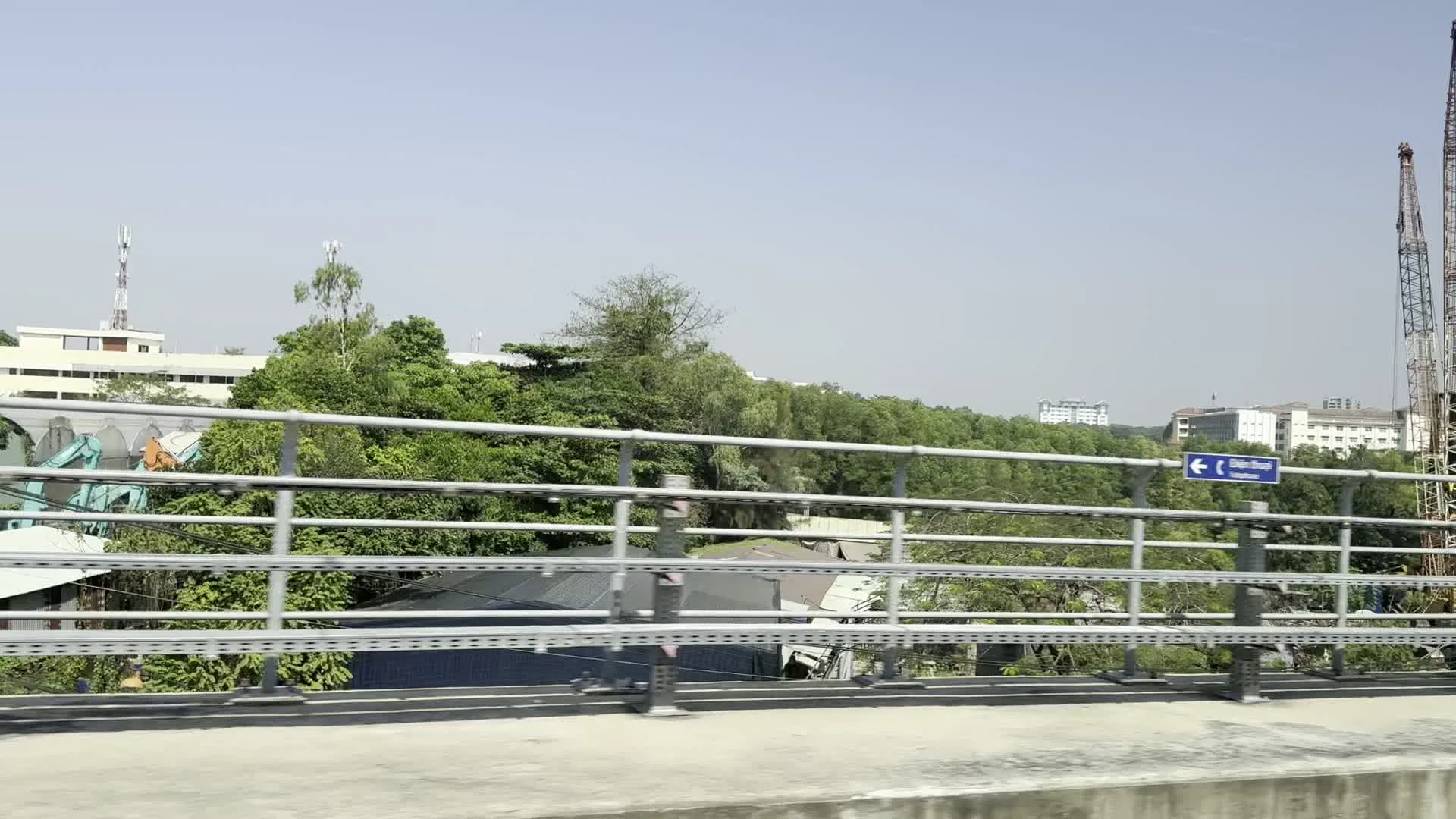 Điện thoại / Telephone（電話 / 非常電話を示す標識）