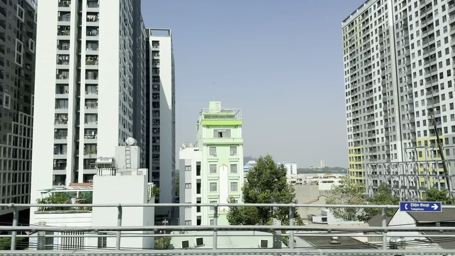 Bến Xe Suối Tiên / Suoi Tien Terminal (スオイティエン・バスターミナル / スオイティエン・ターミナル)。Đại Học Quốc Gia / National University (ベトナム国家大学ホーチミン市校)