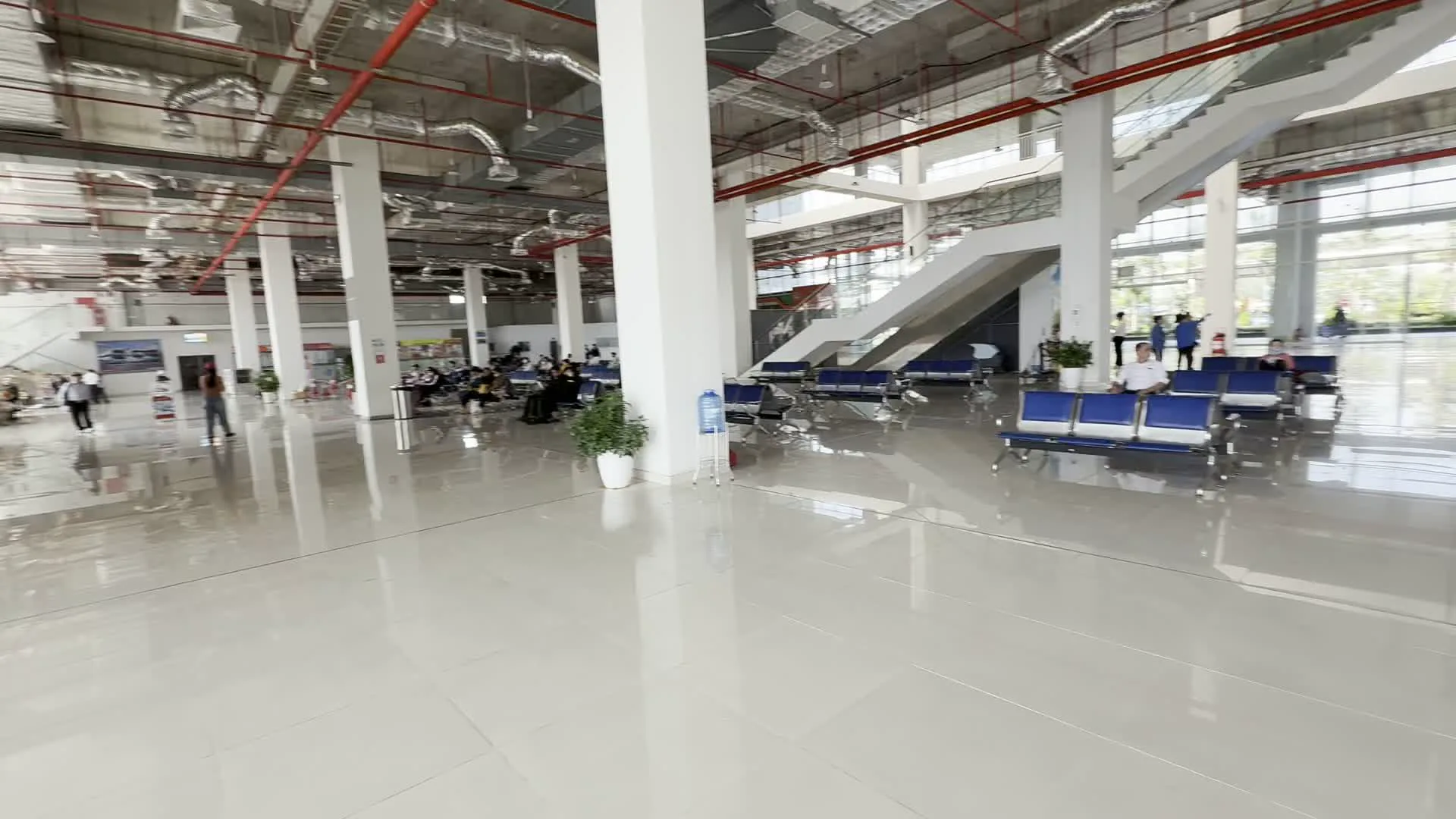 Bến xe Miền Đông mới（新東部バスターミナル）