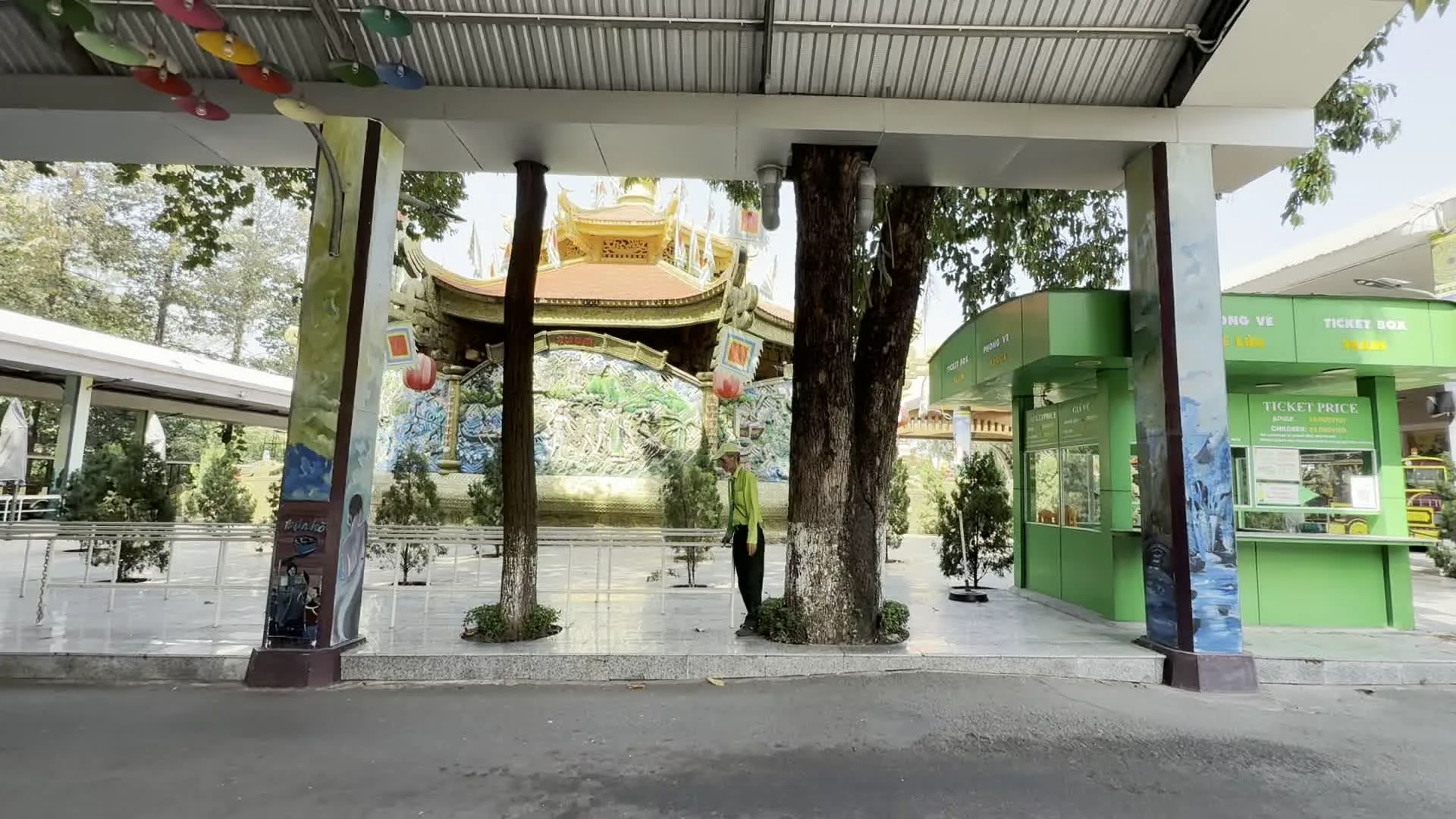 Khu du lịch văn hóa Suối Tiên（スイティエン・カルチュラル・アミューズメントパーク / ホーチミン市にある、ベトナムの歴史や伝説をテーマにしたテーマパーク）。PHÒNG VÉ / TICKET BOX（チケット売り場）