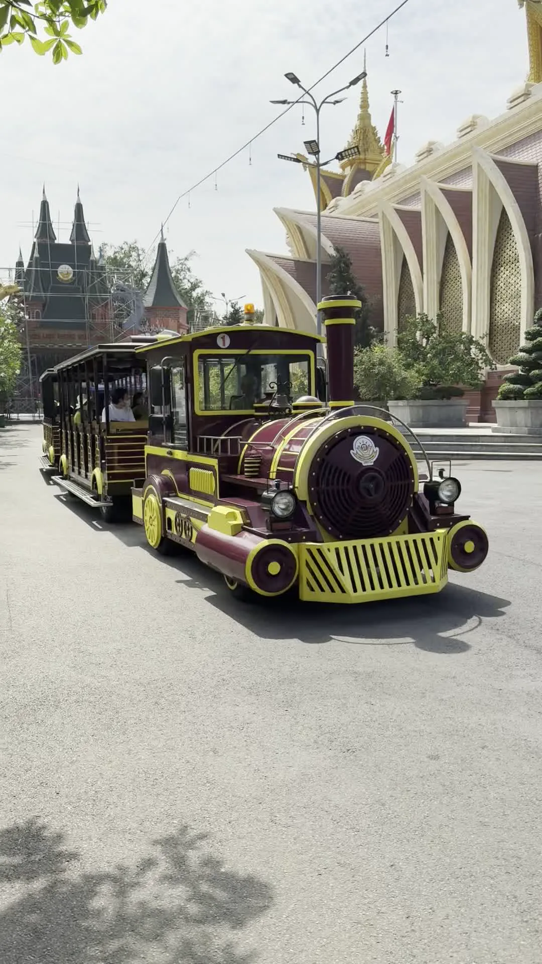 Khu du lịch Văn hóa Suối Tiên（スイティエン文化公園）