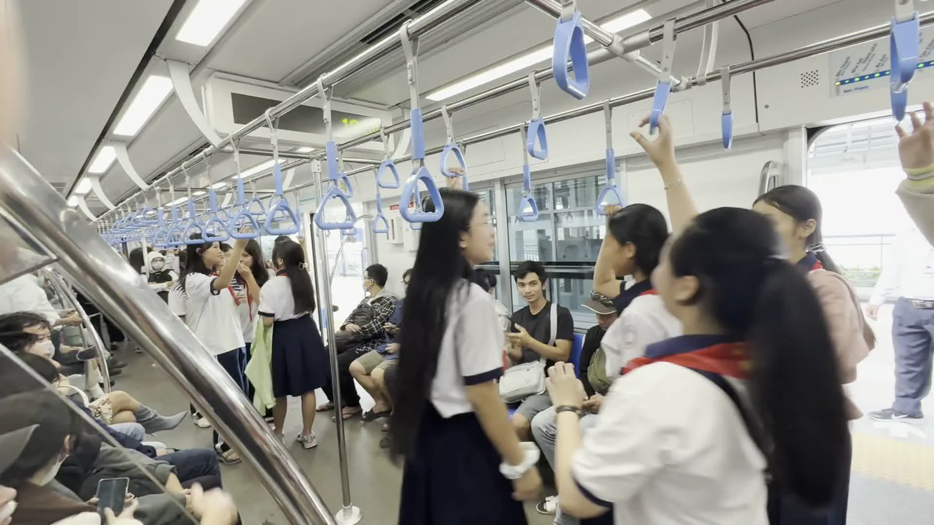 Tuyến metro số 1 (Bến Thành - Suối Tiên)（ホーチミンメトロ1号線（ベンタイン-スオイティエン線）