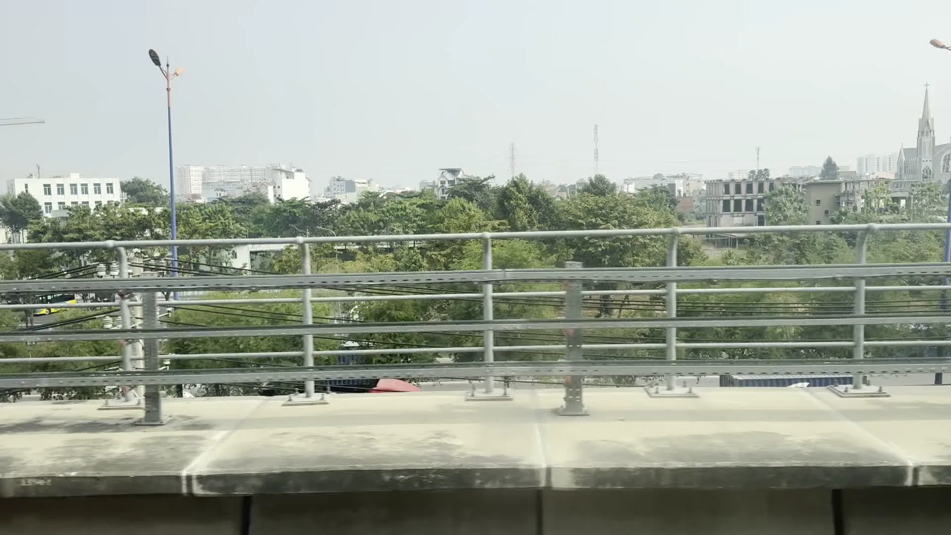 Giáo xứ Thánh Gióp（聖ヨブ教会）。Chung cư TDH - Phước Long（TDH - フックロンアパート）