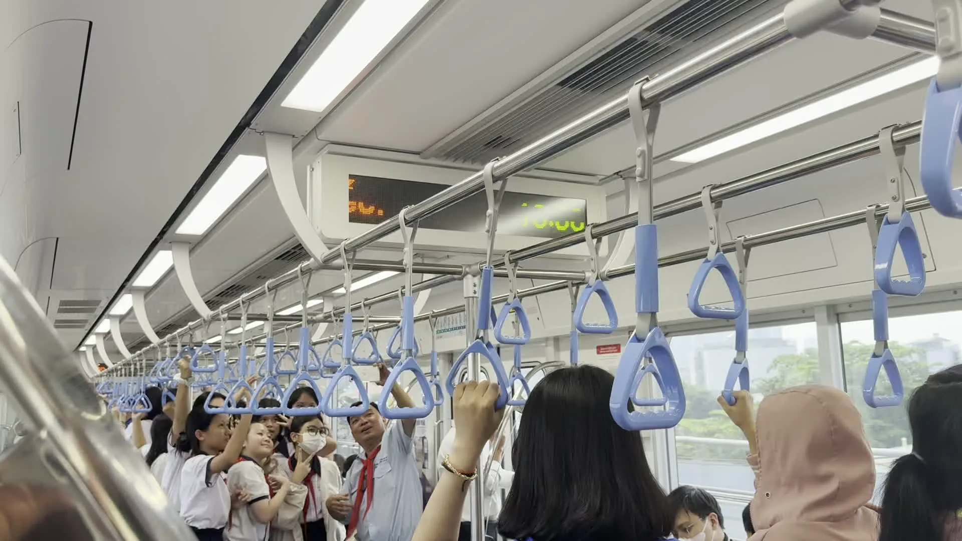 Tuyến Metro số 1 (Bến Thành - Suối Tiên)（ホーチミンメトロ1号線、ベンタイン～スイティエン線）