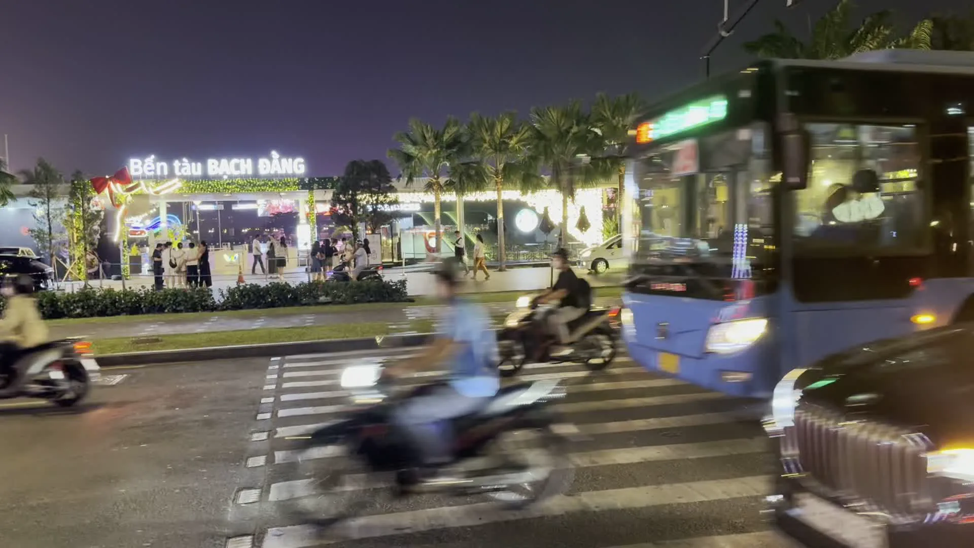 Bến tàu Bạch Đằng（バクダン埠頭）