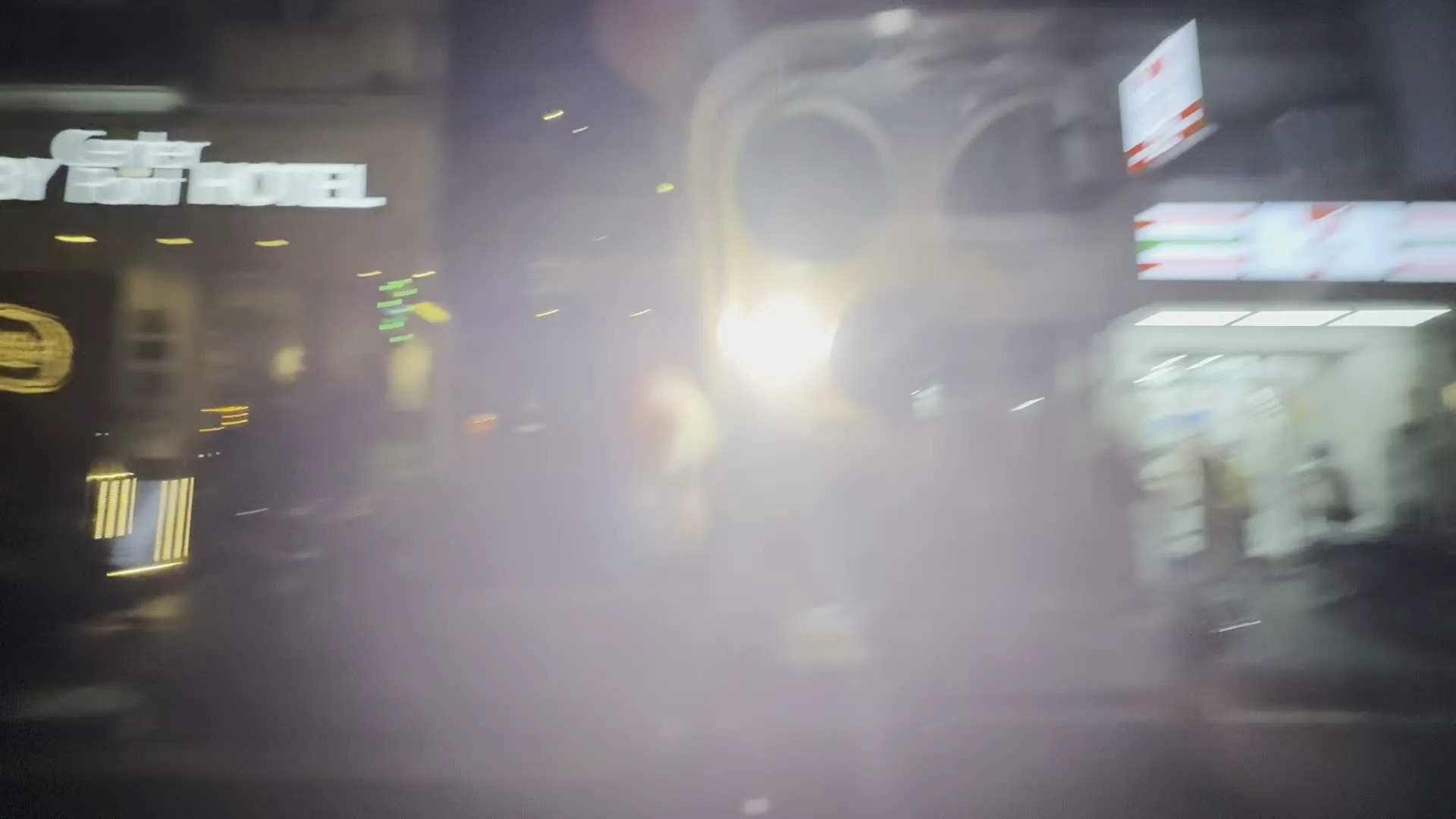 Asian Ruby Center Point Hotel（アジアン・ルビー・センター・ポイント・ホテル）。Amour Gourmet（アムール・グルメ・レストラン）