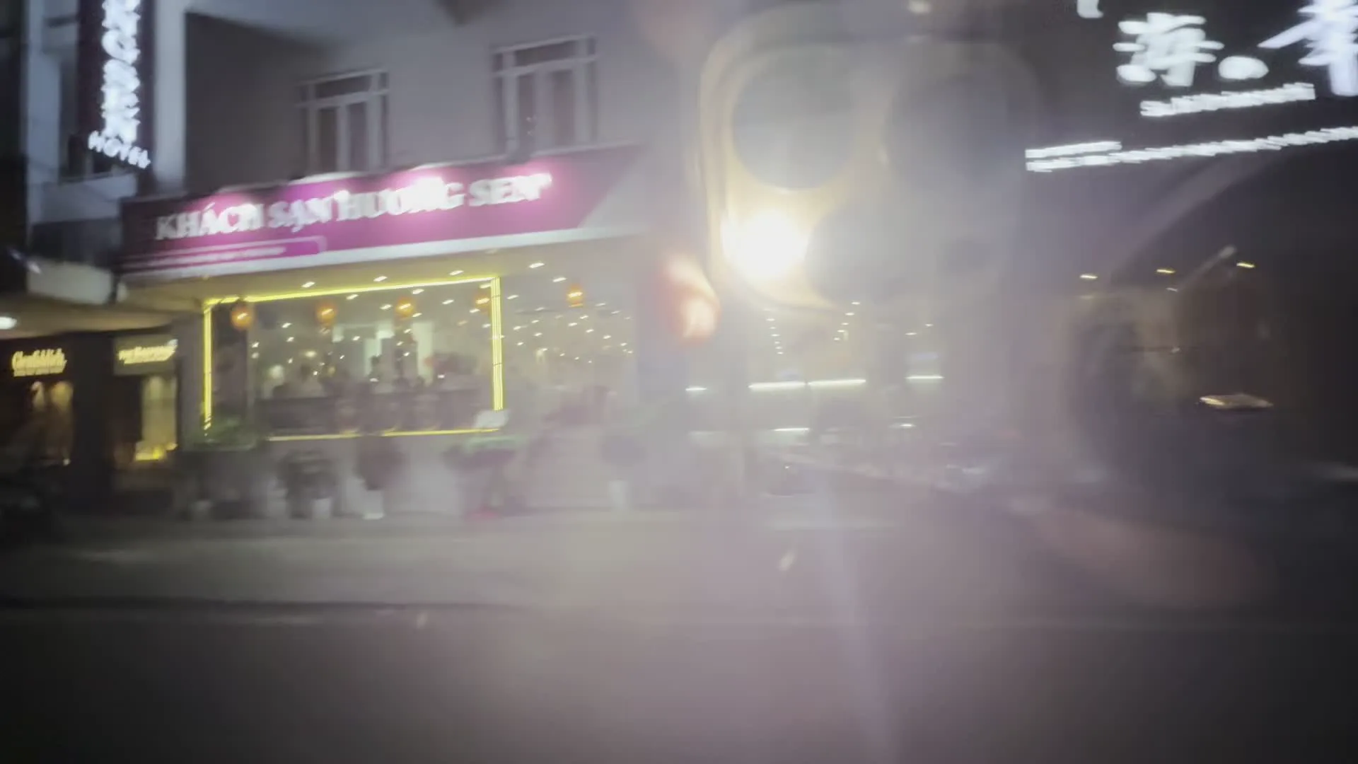 KHÁCH SẠN HƯƠNG SEN（フーンセンホテル）