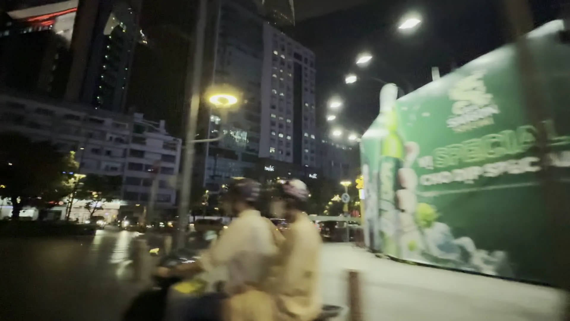 SAIGON SPECIAL（サイゴン・スペシャル）。Bitexco Financial Tower（ビテクスコ・フィナンシャルタワー）