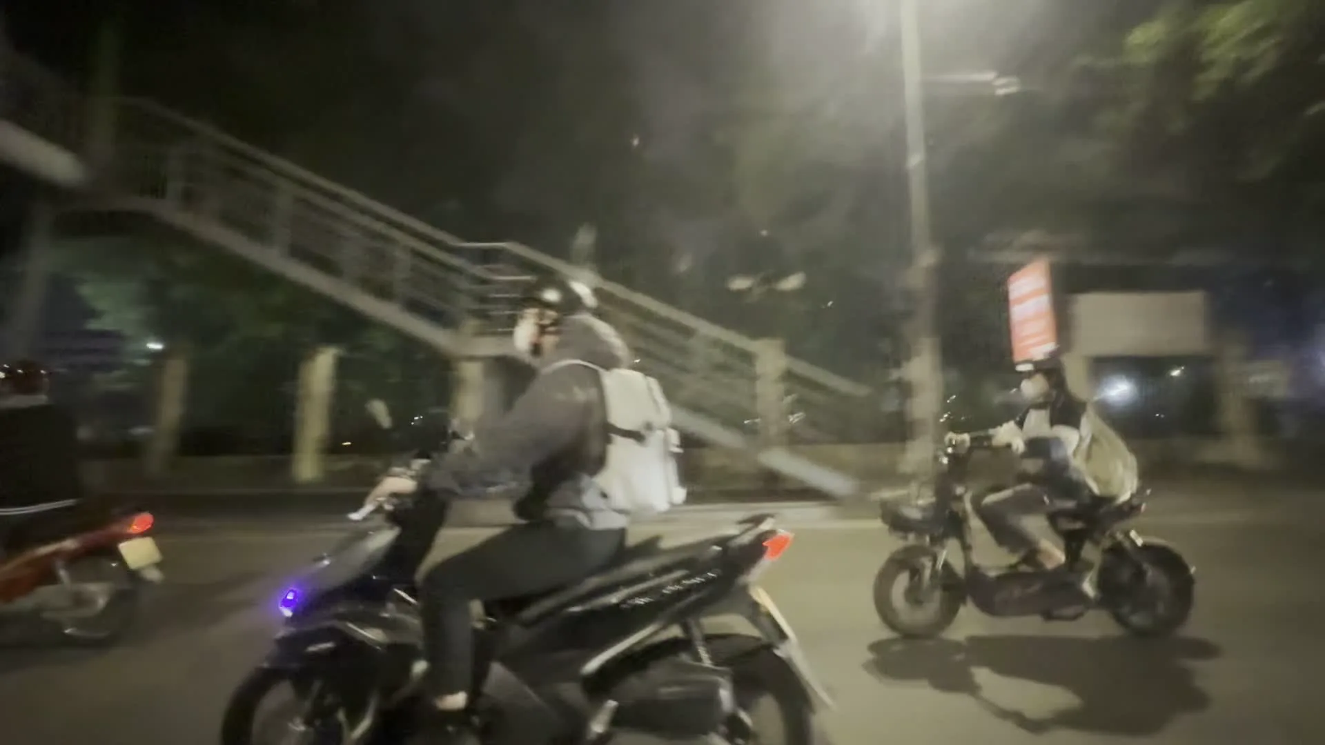 ZENLISH（英語学校の看板）