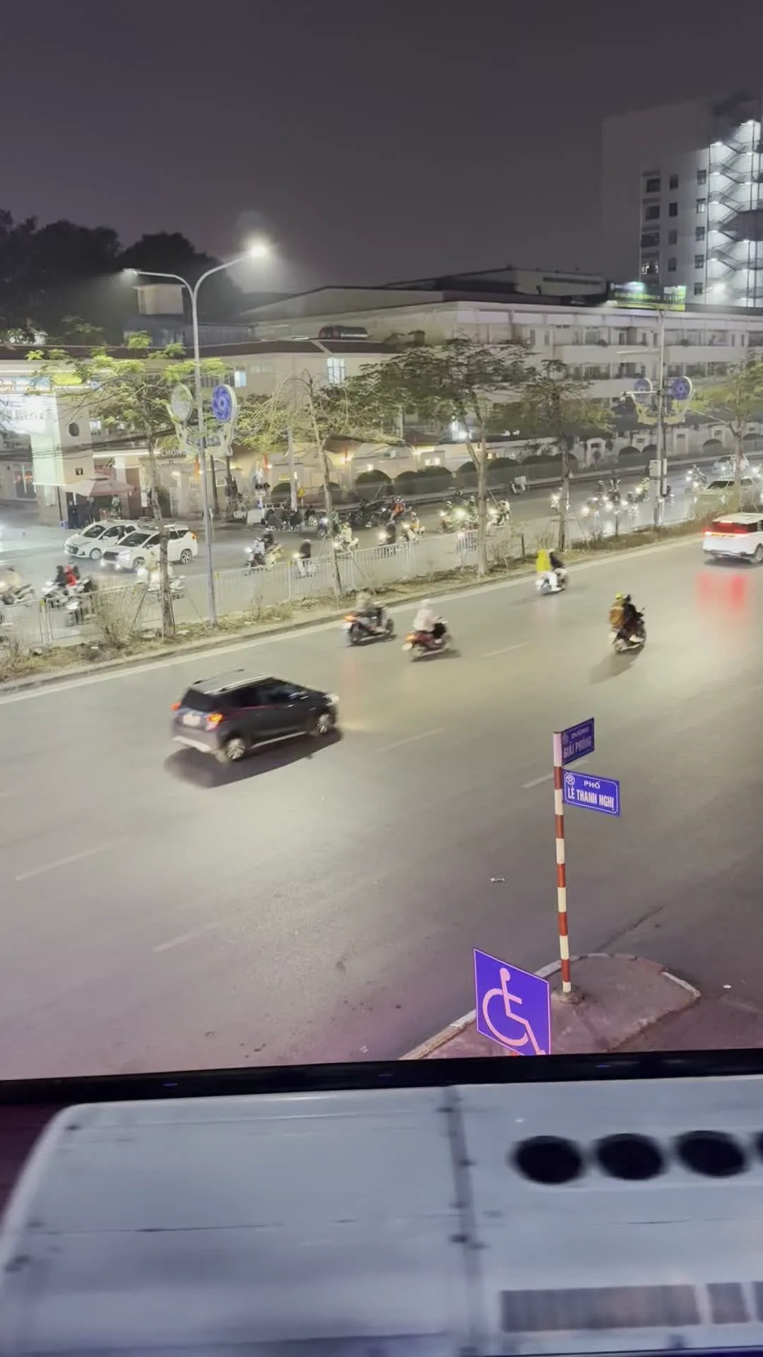 Phố Lê Thanh Nghị（レ・タイン・ギー通り）。Đường Giải Phóng（ザイフォン通り / 解放通り）