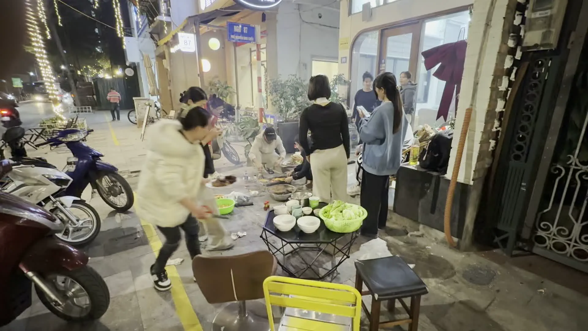 phố Bùi Thị Xuân（ブイ・ティ・スアン通り）。Ngõ 87（87番路地）