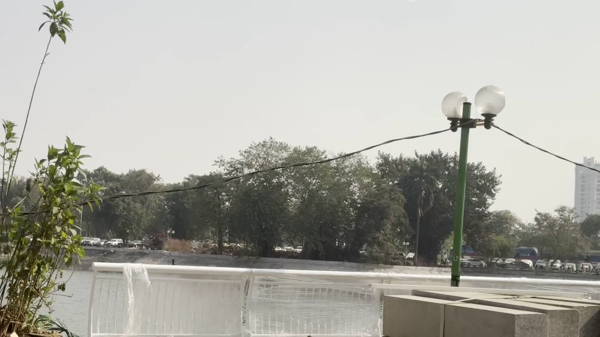 Hồ Thành Công (タインコン湖)。Tháp truyền hình Việt Nam (ベトナムテレビタワー)。Đường sắt Bắc - Nam (南北統一鉄道)