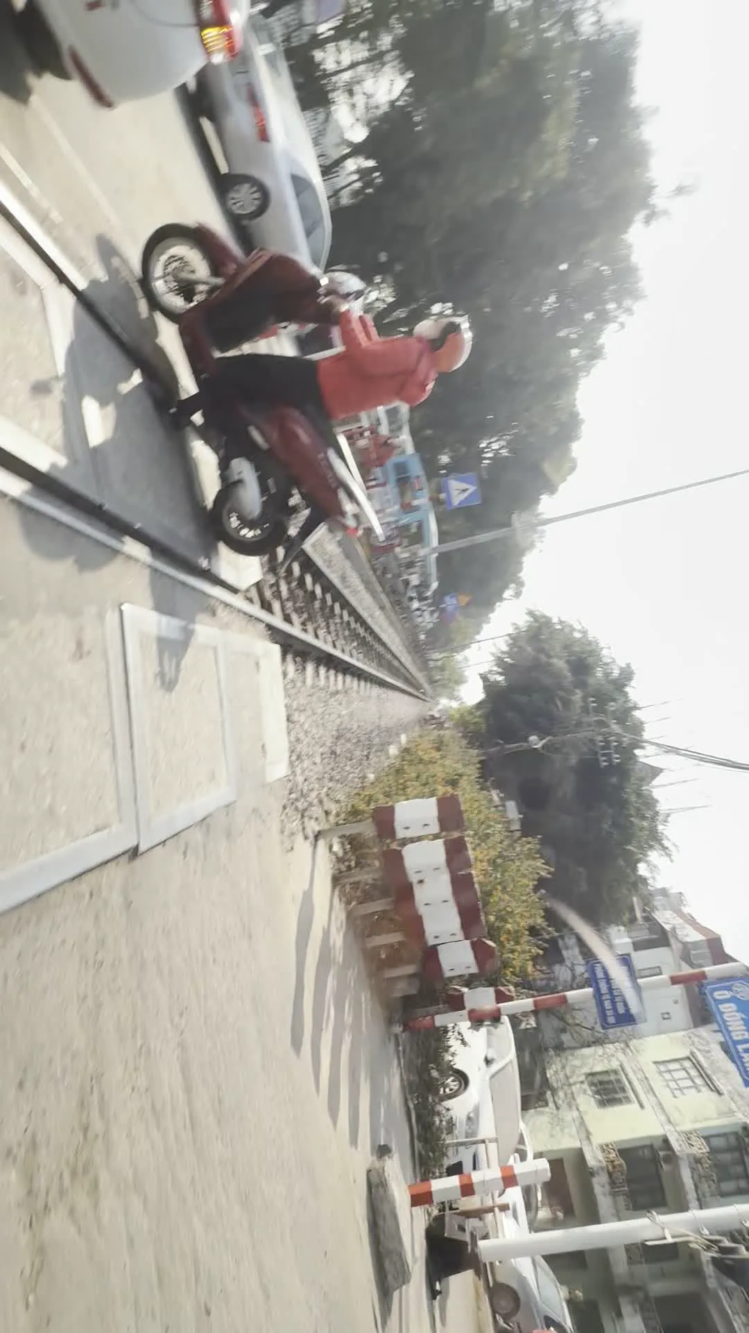 Phố Ô Đồng Lầm（オードンラム通り、ハノイ市ドンダー区にある通り名を示す道路標識）