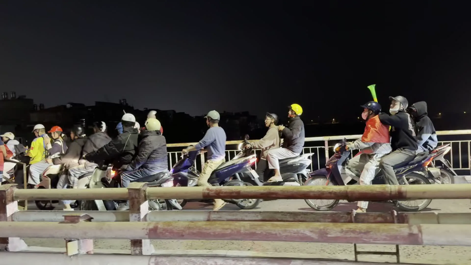 Cờ đỏ sao vàng（金星紅旗・ベトナム社会主義共和国の国旗）