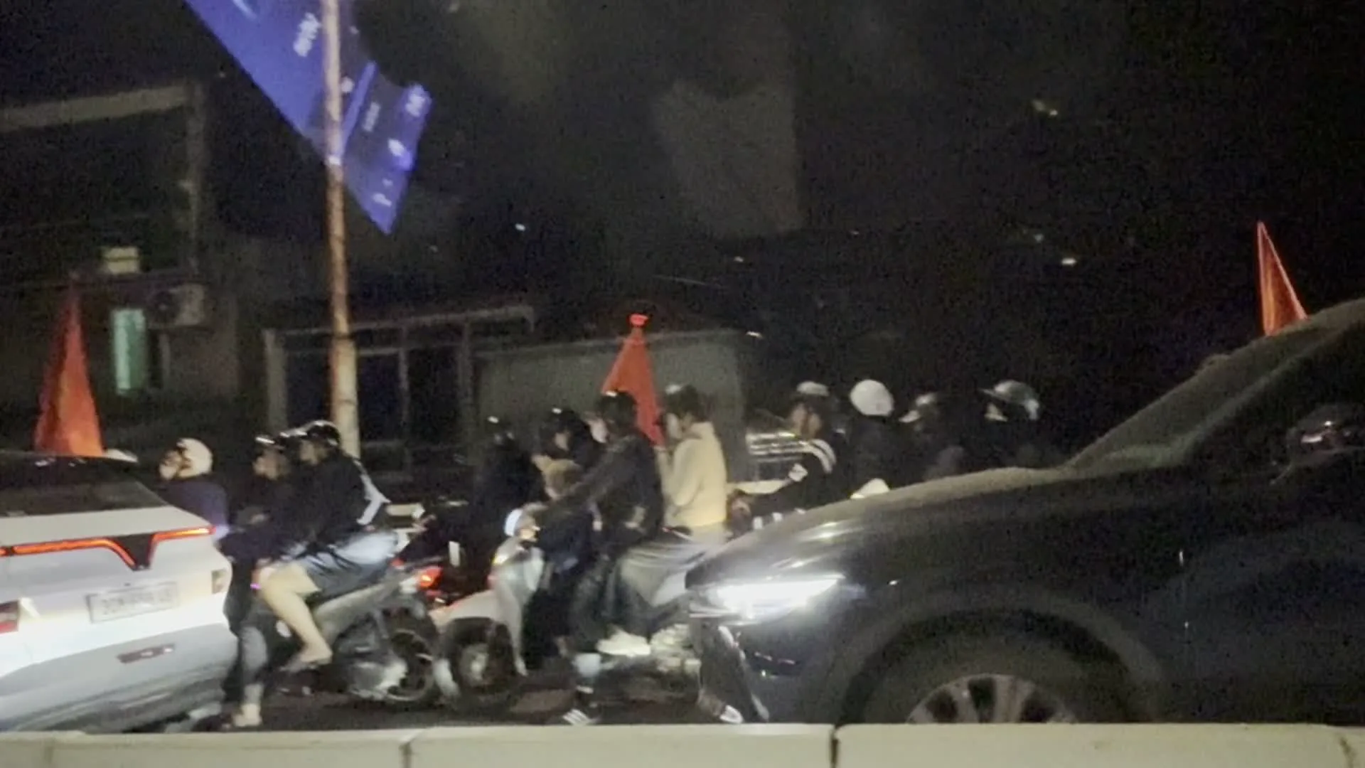 Lá cờ đỏ sao vàng（金星紅旗、ベトナム社会主義共和国の国旗）