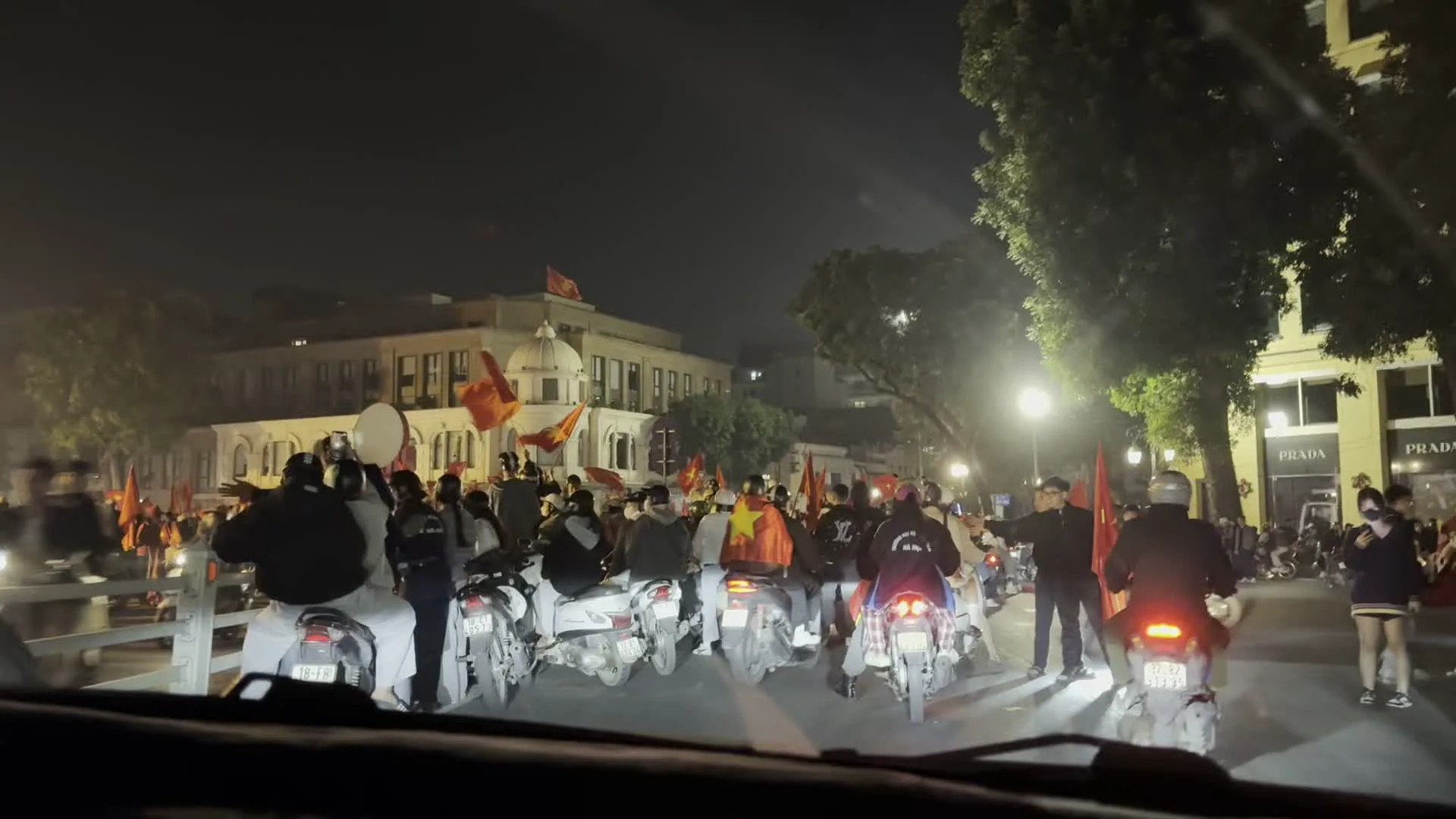 PRADA（プラダ、ファッションブランド店）。Số 23C（23C番地）