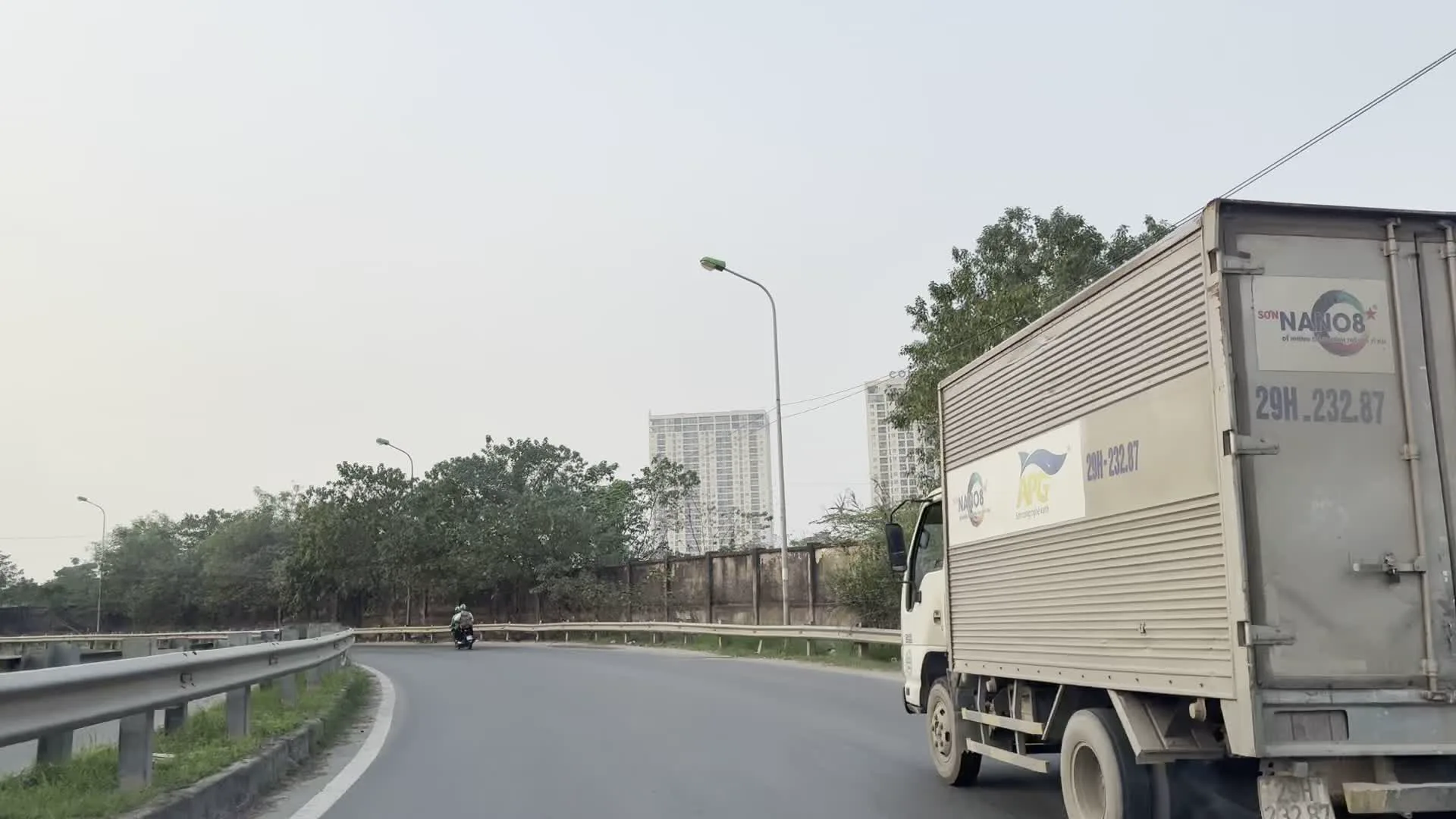 29H-232.87（ハノイ市の車両ナンバープレート）。HÀ NỘI AUTO / MUA - BÁN Ô TÔ（ハノイ・オート / 自動車売買）。BẤT ĐỘNG SẢN KHANH HƯNG（カインフン不動産）。NHÀ KHOA Oze, CS2: 25 Tây Mỗ, Nam Từ Liêm, Hà Nội（Oze歯科、第2支店：ハノイ市ナムトゥーリエム区テイモー通り25番地）