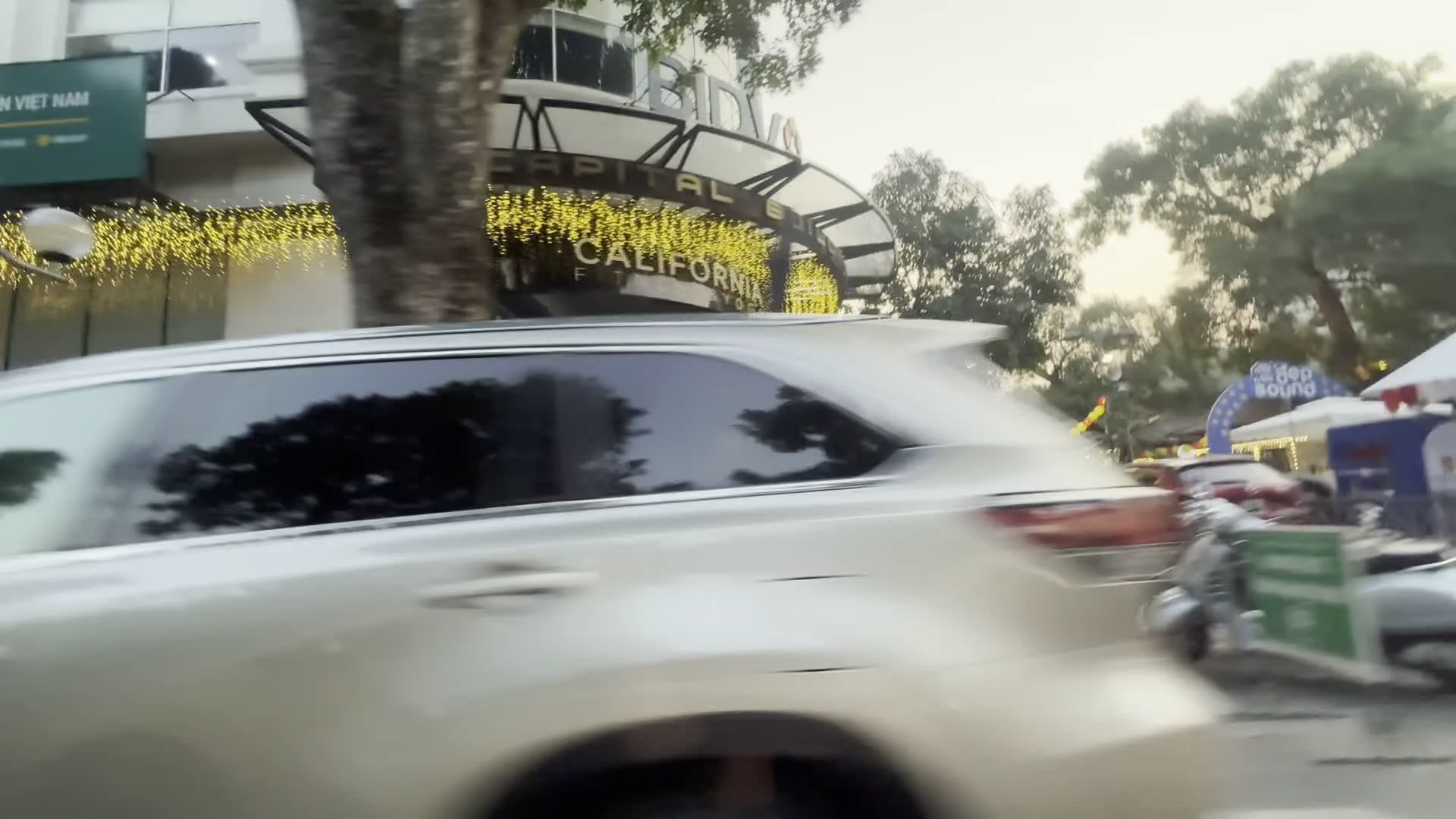 Capital Building / California Fitness & Yoga（キャピタルビル / カリフォルニア・フィットネス＆ヨガ）