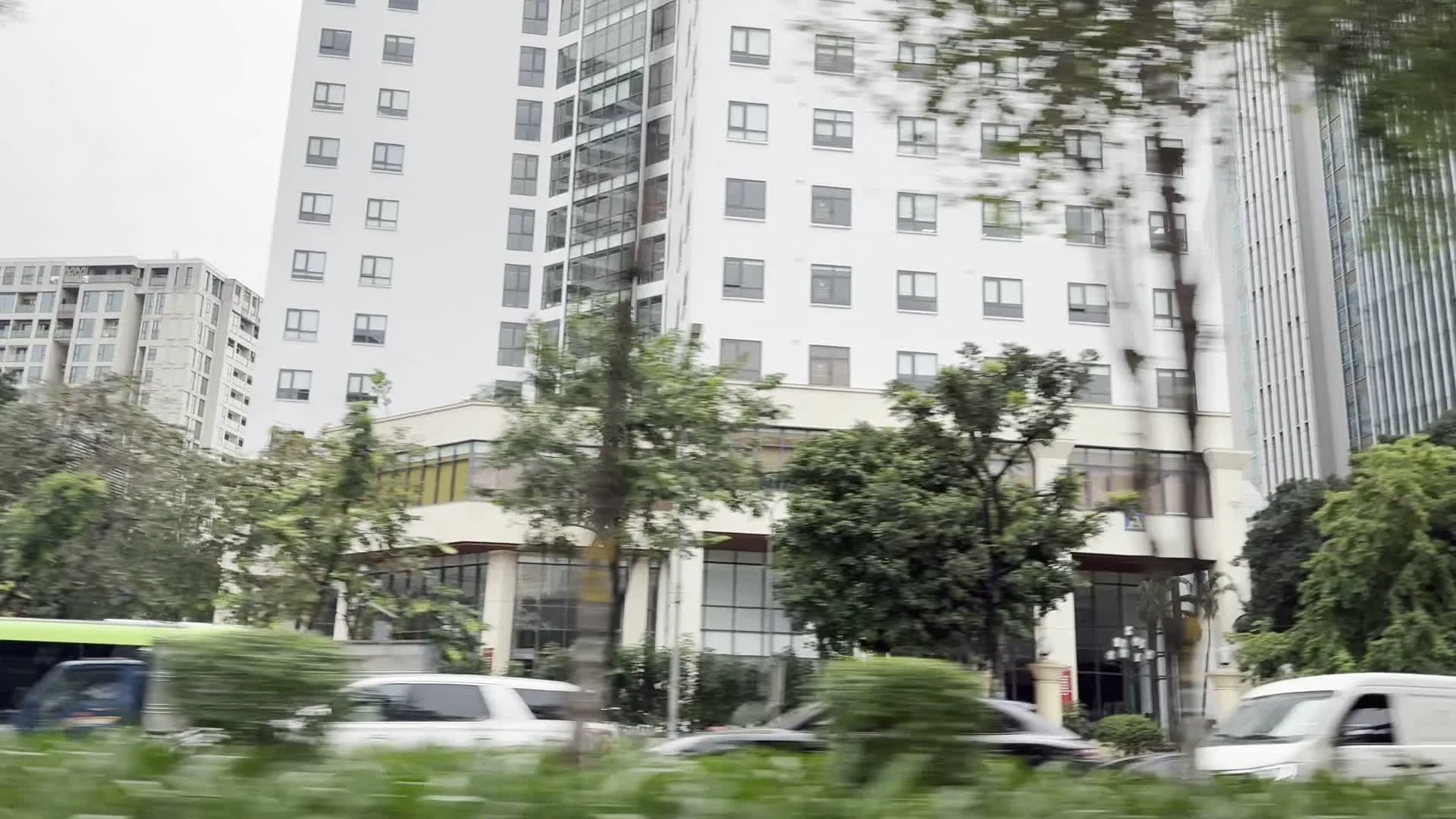 Tòa nhà Handiresco (Handi Resco Building / ハンディ・リスコ・ビル、ハノイ市キンマ通りのオフィスビル)