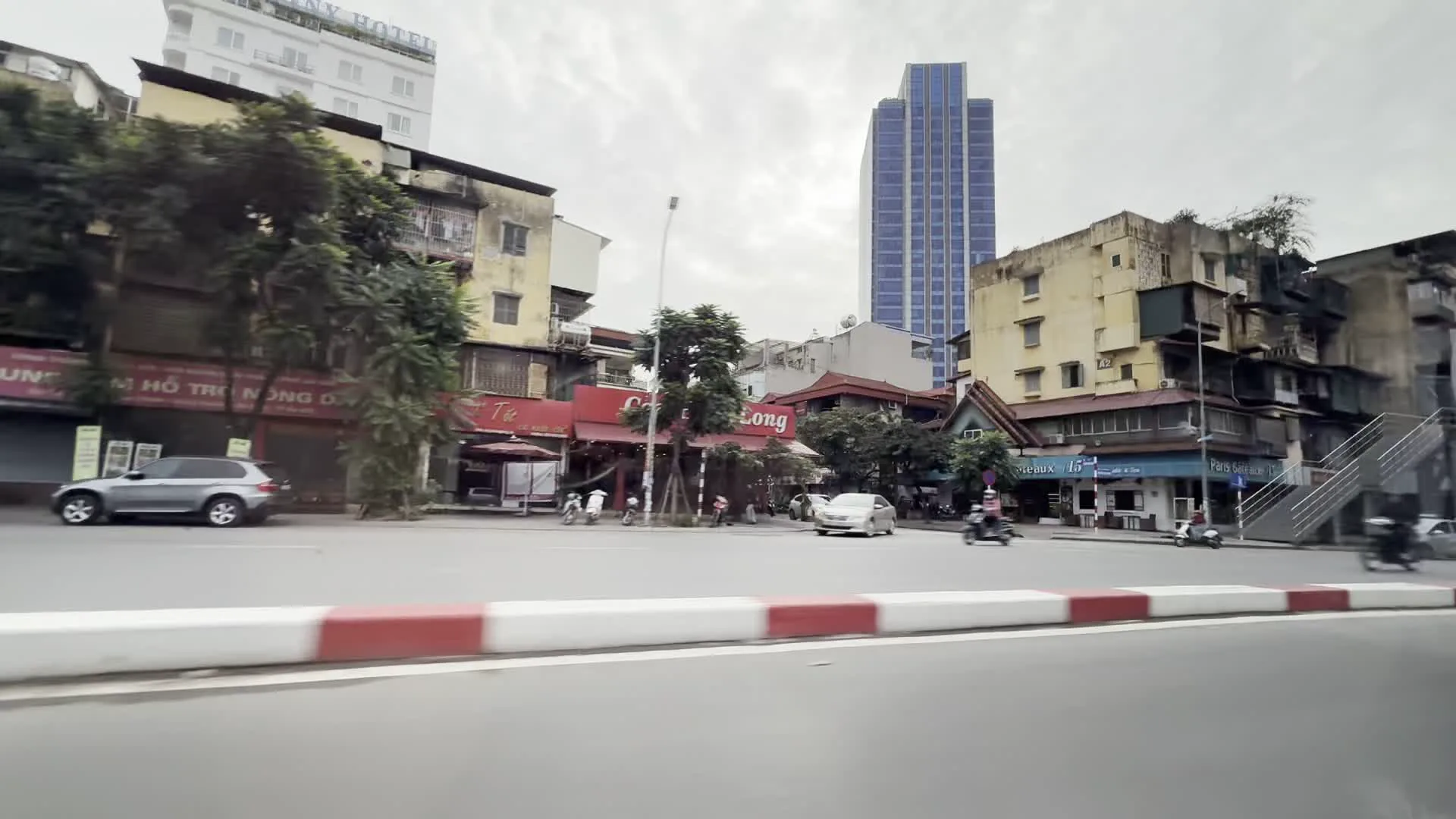 SUNNY HOTEL（サニーホテル）。mindX（テクノロジー教育機関 mindX）。CHEF DZUNG（レストラン シェフ・ズン）。BIDV - NGÂN HÀNG（BIDV銀行 - ベトナム投資開発銀行）