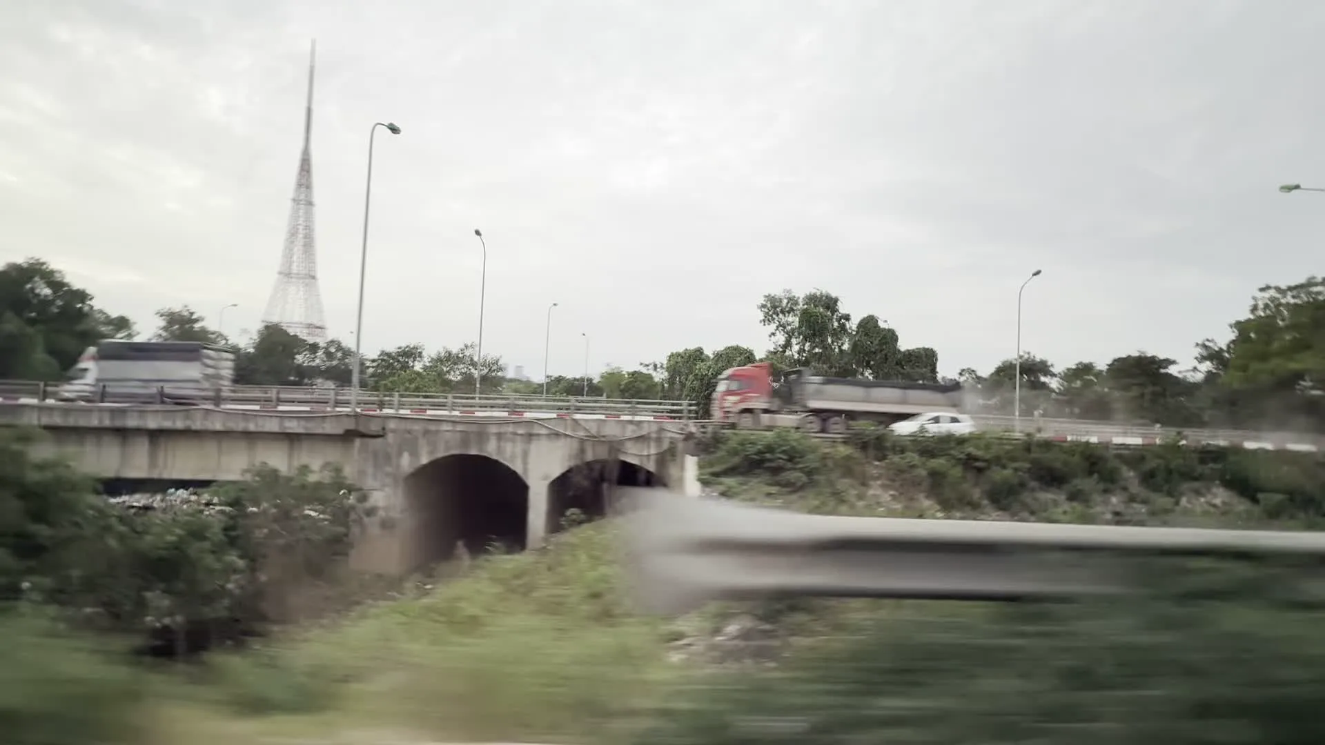 Đài phát sóng Mễ Trì (メチ放送局のアンテナ塔)