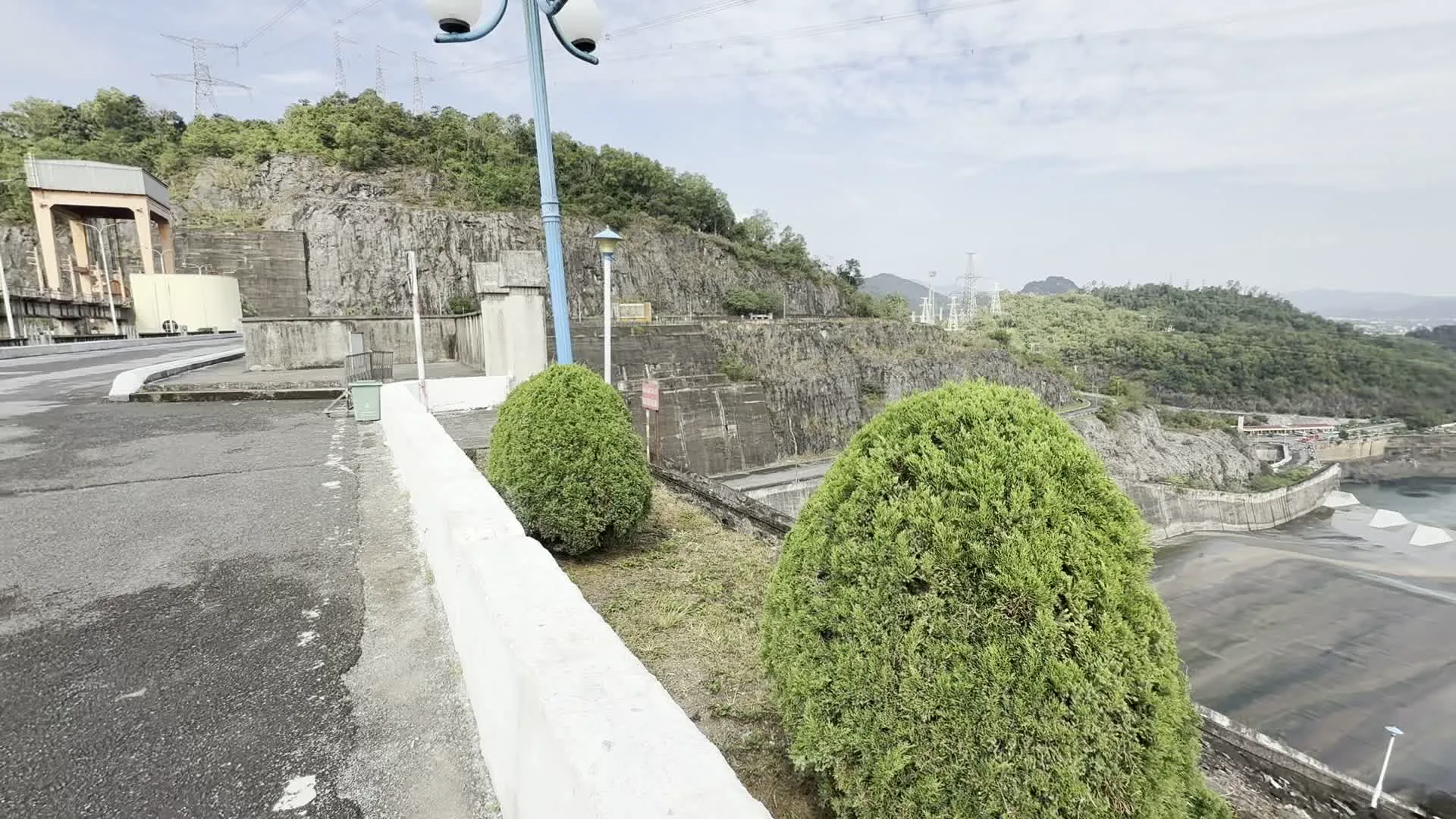 Đập Thuỷ điện Hoà Bình（ホアビン水力発電所）