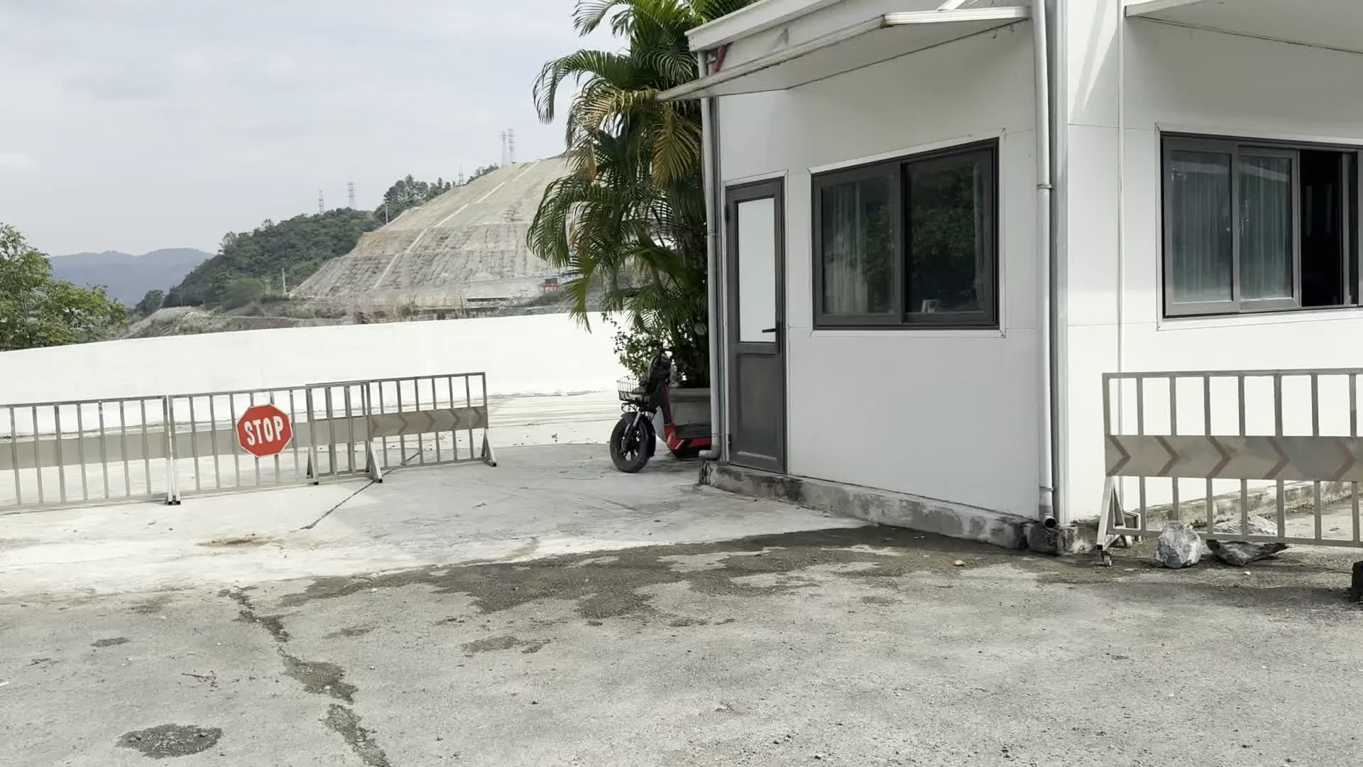 Đập thủy điện Hòa Bình (ホアビンダム)