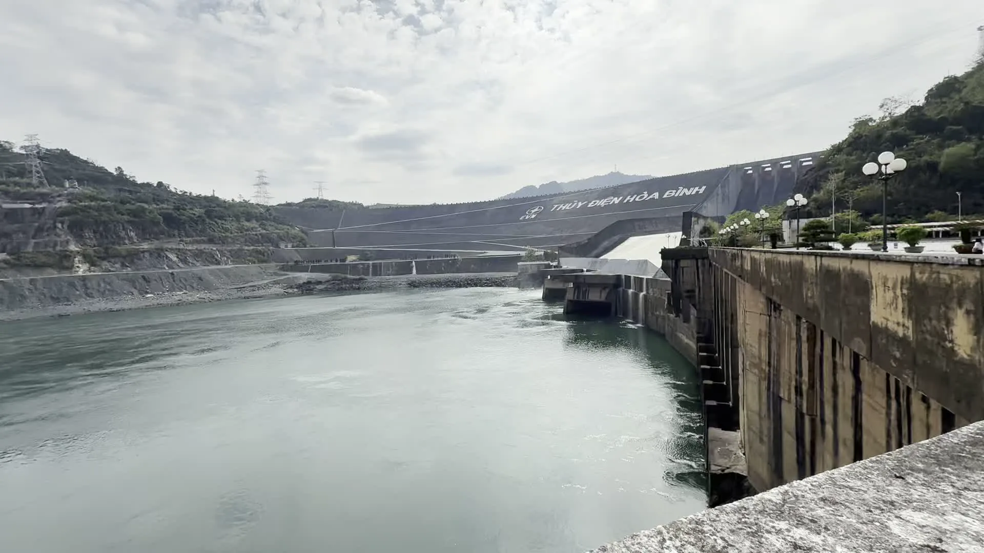 Thủy điện Hòa Bình（ホアビン水力発電所）