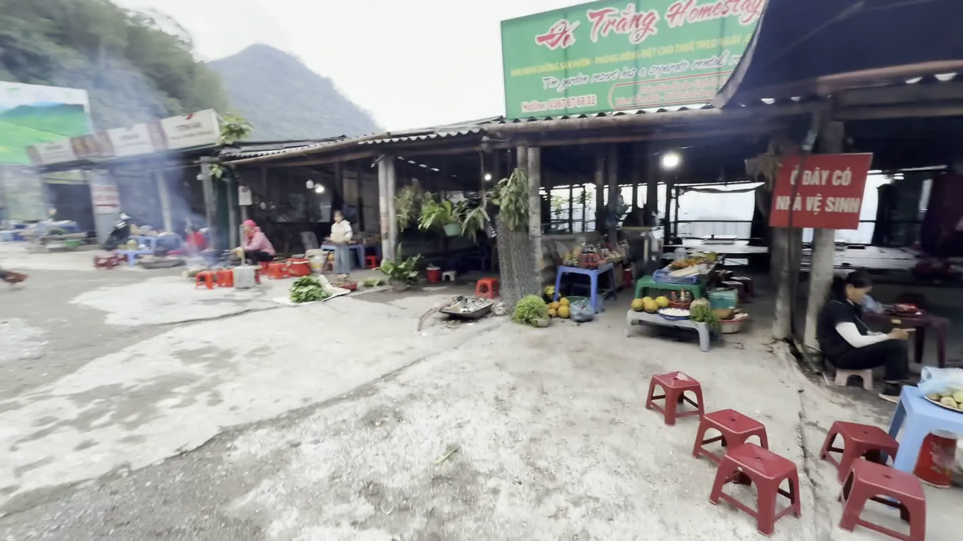 Đèo Đá Trắng (Thung Khe Pass) (白石峠（トゥンケー峠）