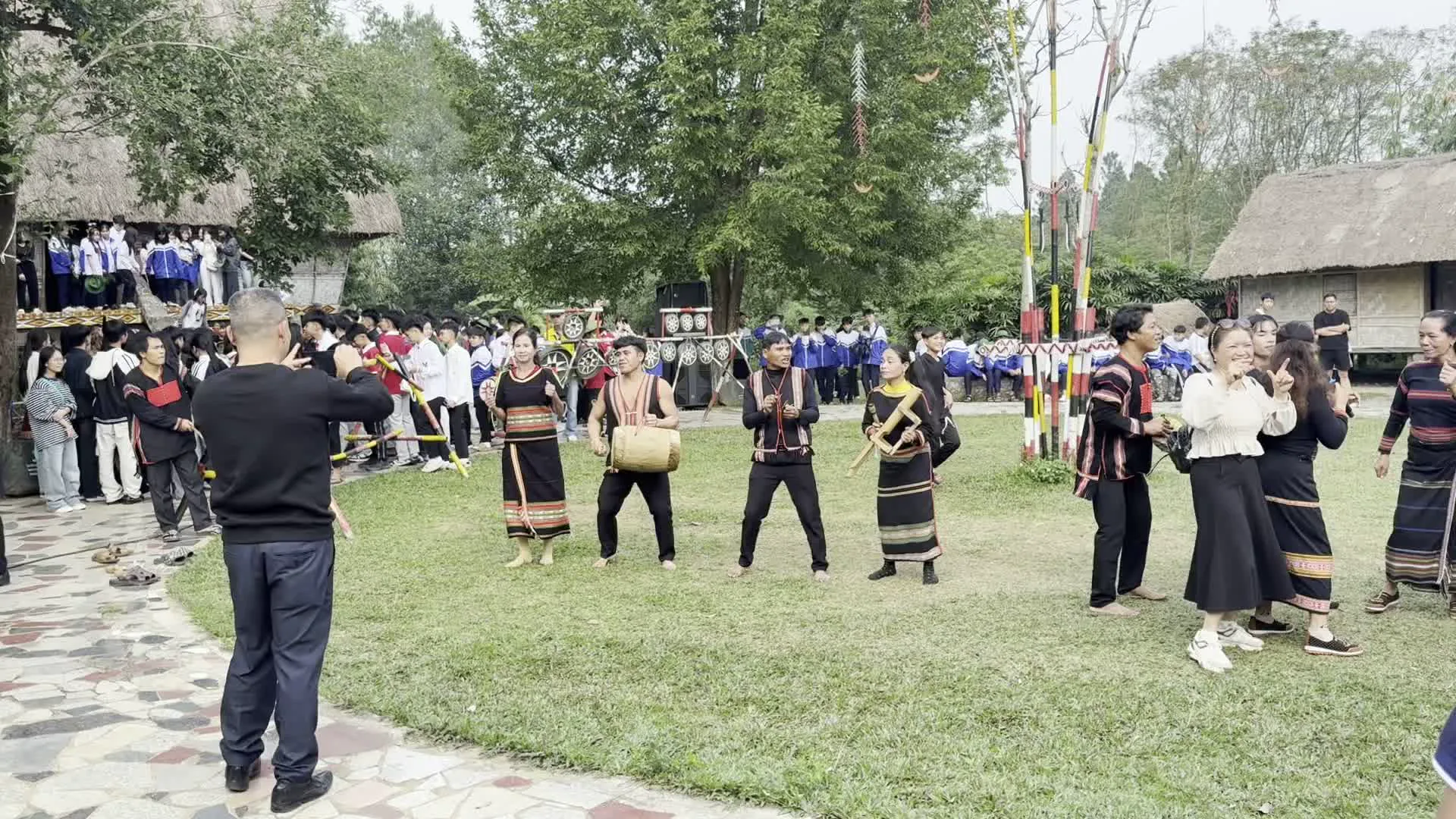 Làng Văn hóa - Du lịch các Dân tộc Việt Nam（ベトナム各民族文化観光村）