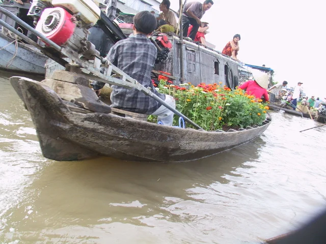 Chợ hoa Tết trên sông, Cần Thơ（カントーの水上テト花市）