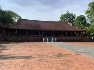 ラムキン遺跡にある、赤瓦屋根を持つ伝統的な木造建築