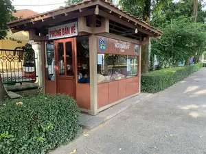 PHÒNG BÁN VÉ（チケット売り場）。NƠI BÁN VÉ（チケット売り場）