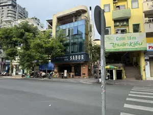 SABOR Restaurant & Bar / Cơm tấm Thuận Kiều（レストラン「サボール」/ コムタム・トゥアンキエウ）