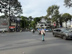 Đường Yersin, Trần Hừng Đạo  (イェルシン、チェンフンダオ通り)