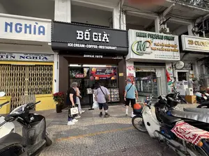 Bố Già（ボーザー / レストラン）