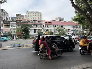 TRUNG TÂM THÊU LỤA。XQ SÀI GÒN。TRUNG TÂM THÊU LỤA XQ。ĐÀ LẠT SỬ QUÁN。TỔNG CÔNG TY。CÔNG TY TNHH KỲ SÀI GÒN。TIỀN。TÂN HƯNG。SÀI GÒN。DUY TÂN。THU VŨ。ALLUVIA。CHOCOLATE。GUJARAT。（日本語訳）。シルク刺繍センター。XQサイゴン。XQシルク刺繍センター。ダラット史 quán。総公社。KỲ SÀI GÒN有限会社。お金。タンフン。サイゴン。ズイタン。トゥーヴー。ALLUVIA。チョコレート。グジャラート