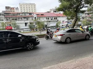 Kim Phượng。SÀI GÒN。Chúc Mừng Năm Mới。THU VŨ。VĂN PHÒNG PHẨM。ALLUVIA。79G 001.37。YEN。Grab。（日本語訳）。キム・フオン。サイゴン。新年おめでとうございます。トゥ・ヴー。文房具。ALLUVIA。79G 001.37。イエン。グラブ