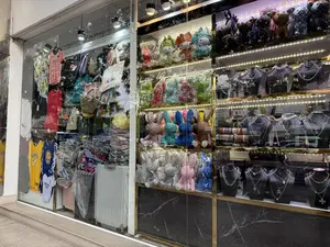 Giờ mở cửa từ 9 giờ sáng đến 21 giờ tối。（日本語訳）。営業時間は午前9時から21時までです。