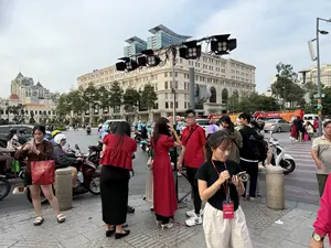 ROUTINE WONDER Coca-Cola TRAO TÂM Ý GẮN KẾT TẾT DIỆU KỲ MEDIA adidas HO CHI MINH CITY TOUR HONDA。（日本語訳）。ROUTINE WONDER Coca-Cola 想いを贈り、奇跡のテトを繋ぐ MEDIA adidas HO CHI MINH CITY TOUR HONDA