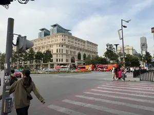 HỒ CHÍ MINH CITY TOUR。CHỢ LỚN CITY TOUR。SAO。51A 474.56。OFF.vn。（日本語訳）。ホーチミンシティツアー。チョロンシティツアー。何。51A 474.56。OFF.vn